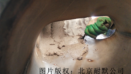在管道內壁涂抹耐磨防護劑 在管道內壁涂抹耐磨防護劑