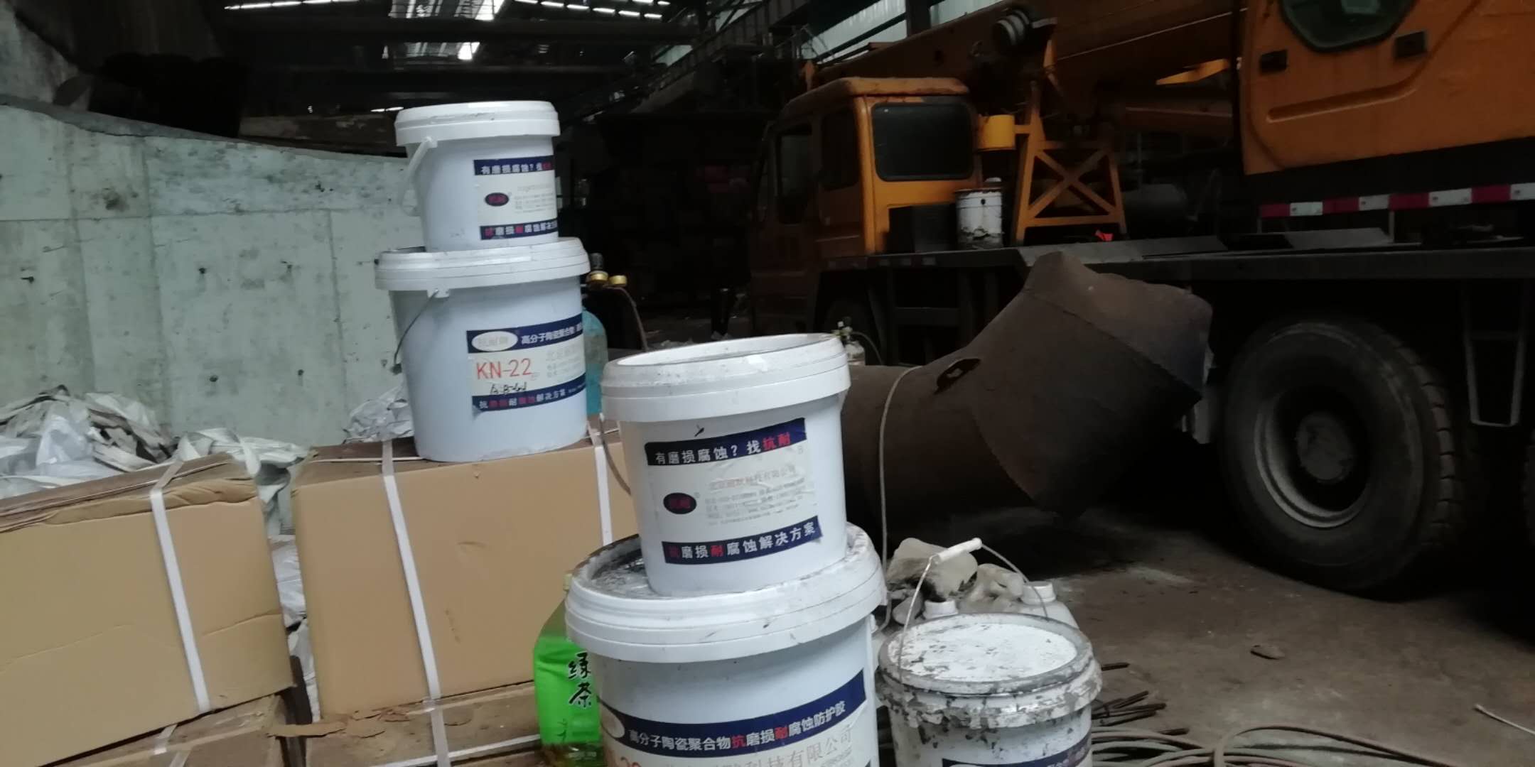 耐磨復合陶瓷顆粒膠施工現場 耐磨復合陶瓷顆粒膠施工現場